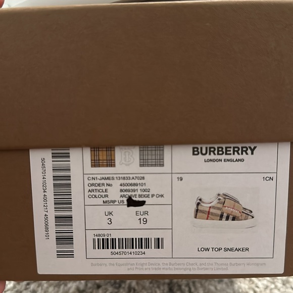 Never been worn baby Burberry shoes! Size 3 - Picture 2 of 3